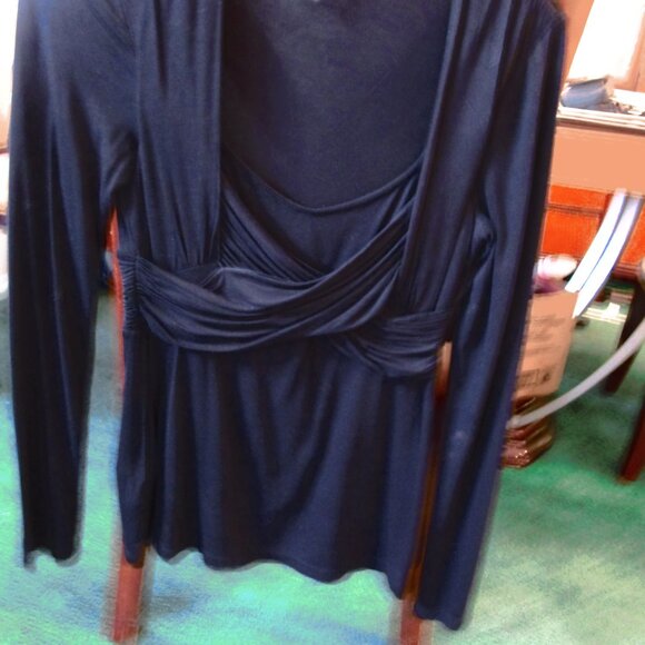 WOMEN'S SMALL BLACK TOP-BCBG MAXAZRIA-CRISS CROSS DERSIGN-EXCELLENT CONDITION - Picture 1 of 9